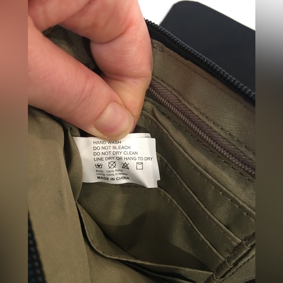 Baggallini black shoulder purse - EUC - Picture 5 of 12